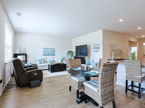 3rd image of 2222 Blackthorn Dr.