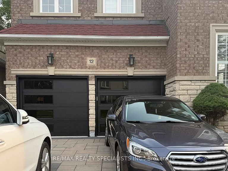 12 Donherb Cres — Photo 3