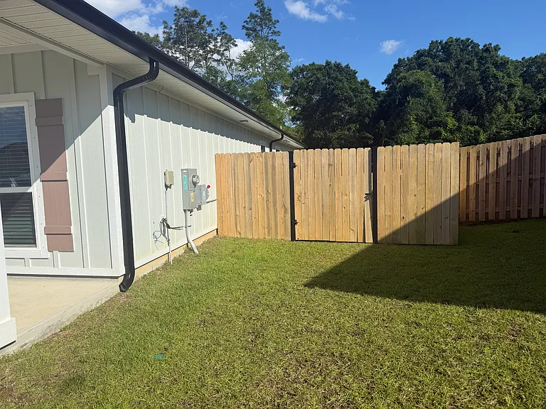 Side gate