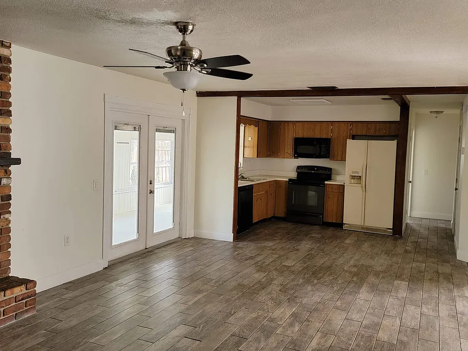 2425 W Central Ave