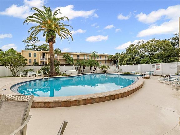 5th image of 225 COUNTRY CLUB DRIVE #1604
