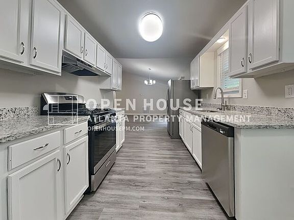 4th image of 410 River Point Dr