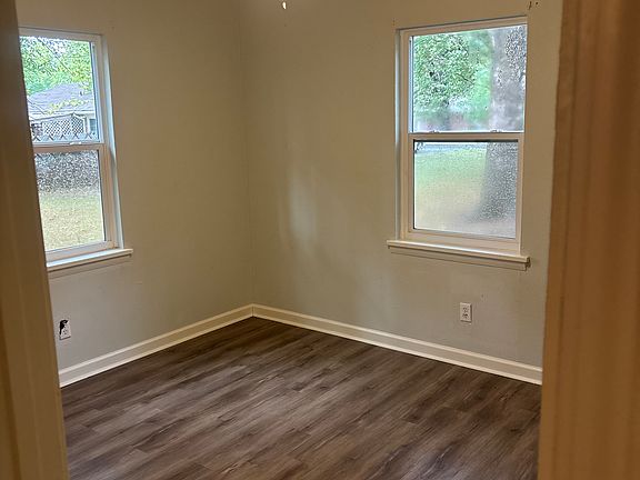4th image of 209 S Mitchell St