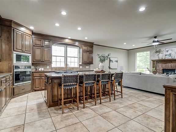 3rd image of 2632 E Ashecroft Dr