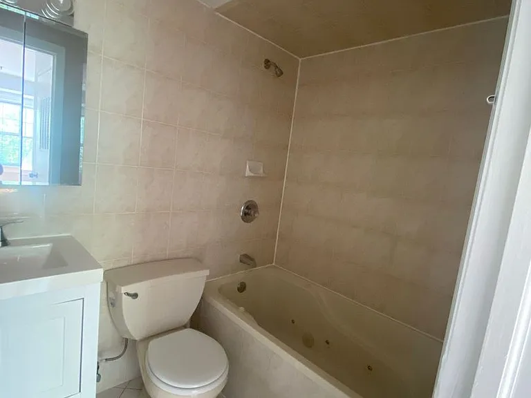 812 - OM-812 New York Avenue LLC — Photo 14