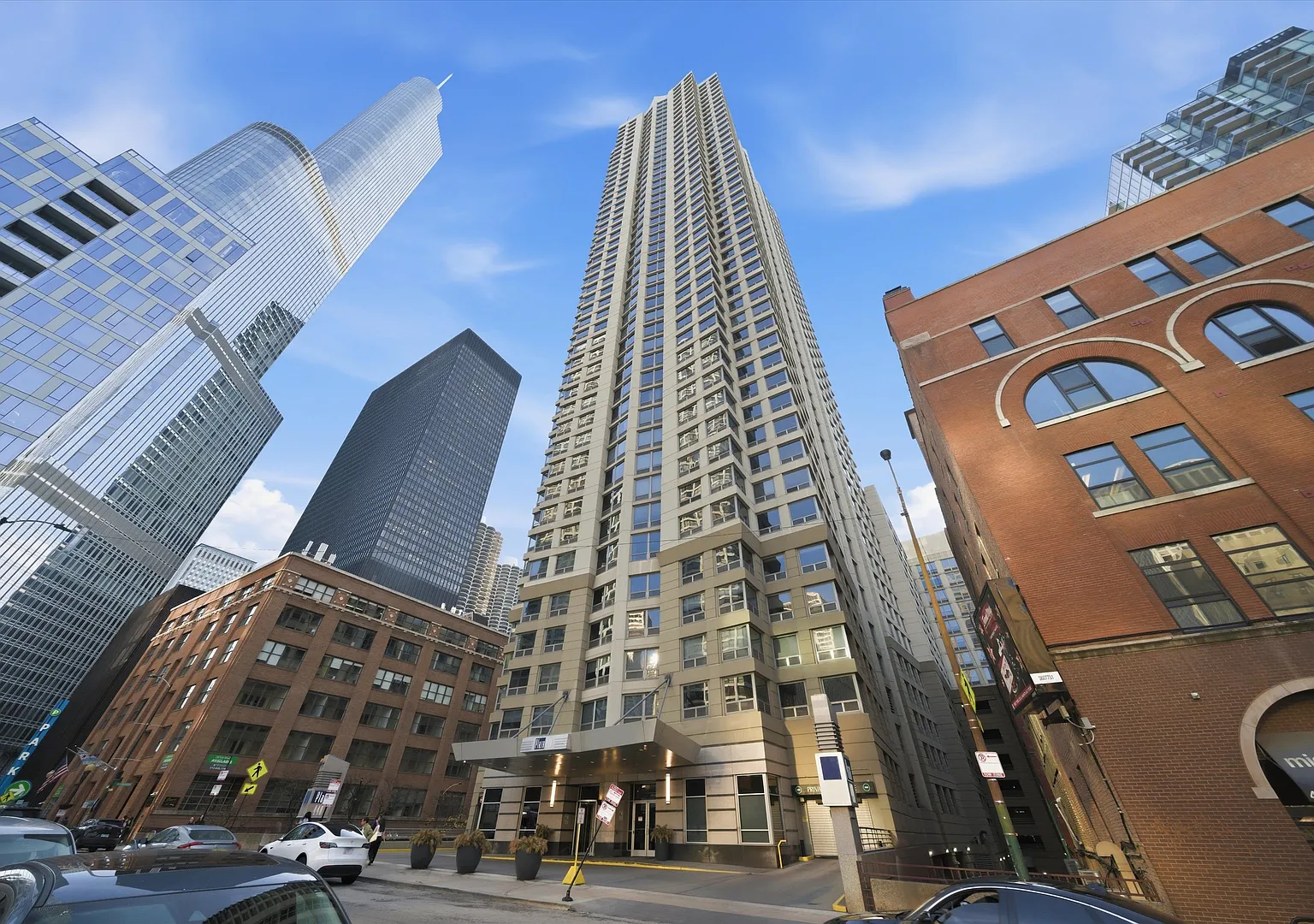 1 bed, 683 sqft, $2,300 — Photo 1