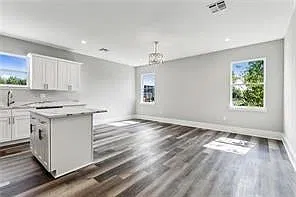 3 bed, 1231 sqft, $2,500 — Photo 3