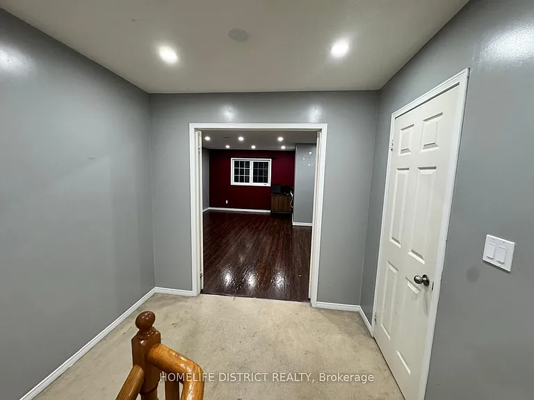 1100 Ashgrove Cres — Photo 17