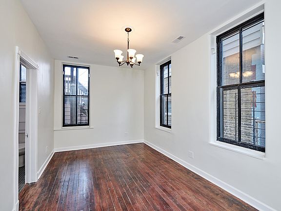 4th image of 2917 W Belmont Ave APT 1R