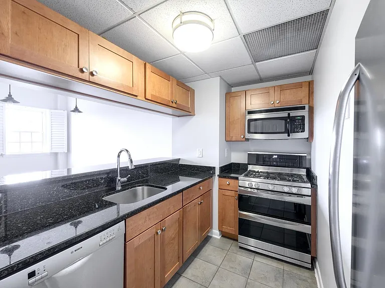 227 Columbus Dr #204B — Photo 7