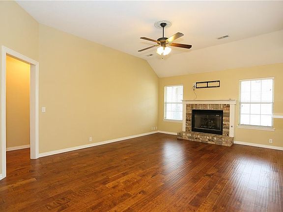 3rd image of 300 Old Forge Dr