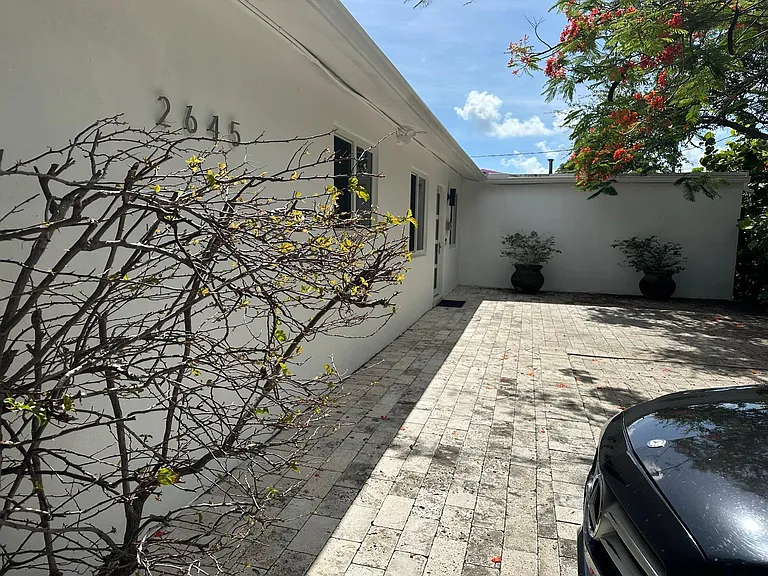2645 Scott St — Photo 3