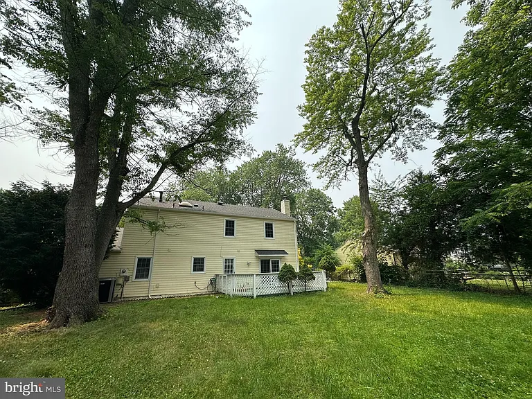 13524 Ellendale Dr — Photo 17