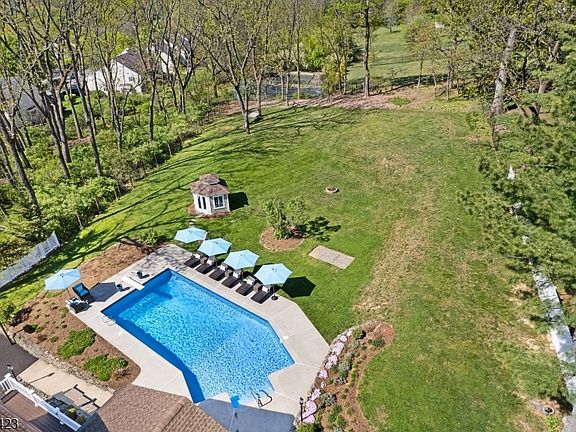 4th image of 128 Cold Hill Rd