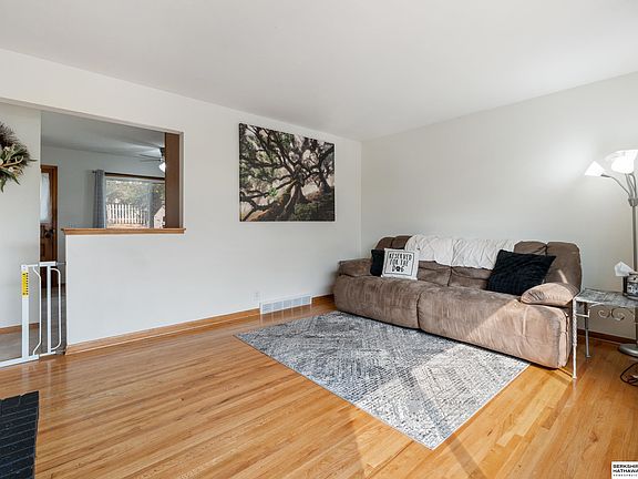 5th image of 7310 Wood River Dr
