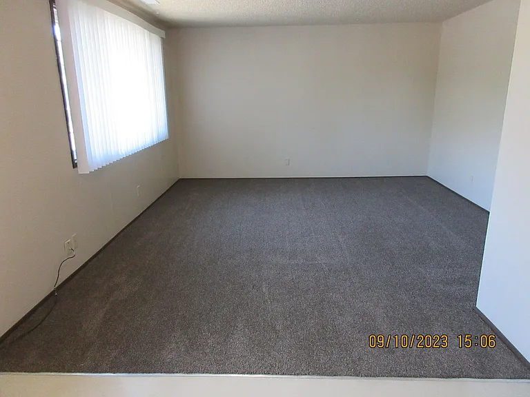 1172 12th St NE — Photo 3