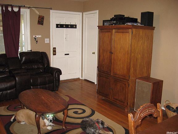 2nd image of 1805 Laurel Ln