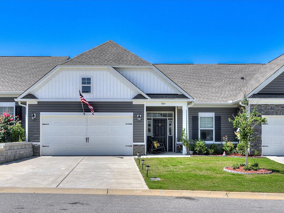 1st image of 984 Manitou Cir