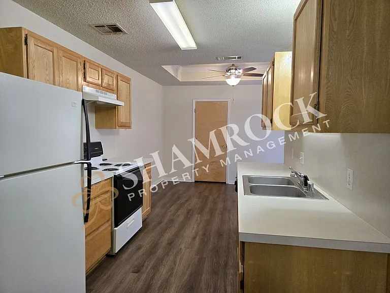 1713 Breezy Dr — Photo 6