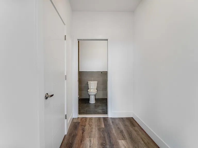 400 69th St #402 — Photo 20
