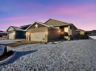 9101 W Broek Dr, Sioux Falls, SD 57106