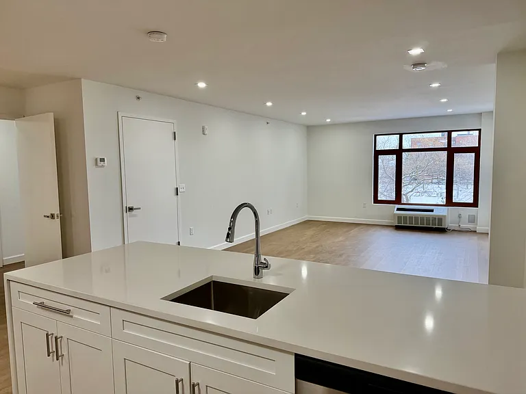 224 Gramatan Ave #7M — Photo 1