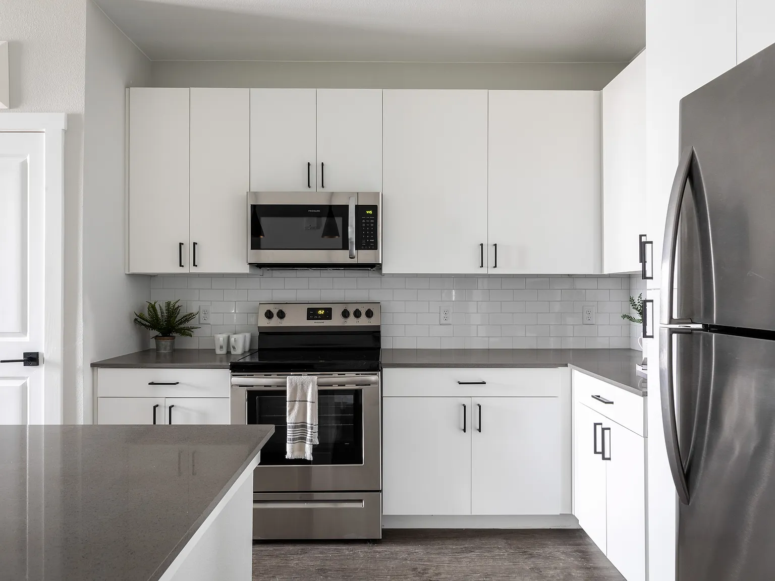 Ladora Modern Apartments — Photo 2