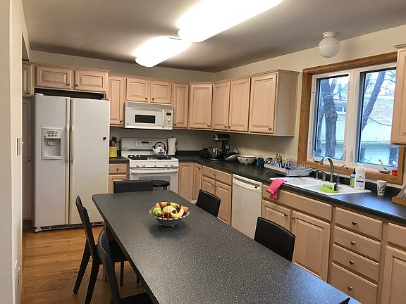 Large Kitchen with island