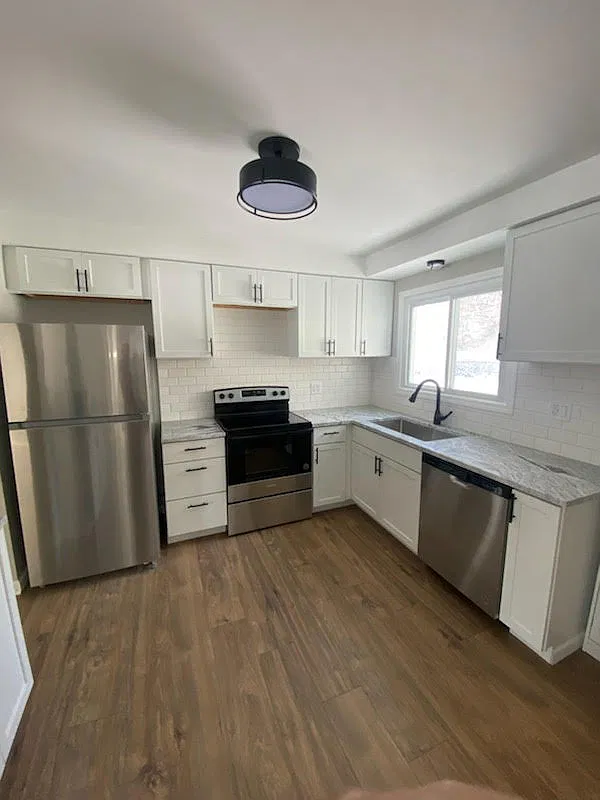 3 bed, 1330 sqft, $2,300 — Photo 2