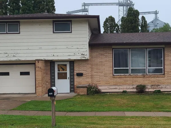 205 E Iowa St, Monona, IA 52159