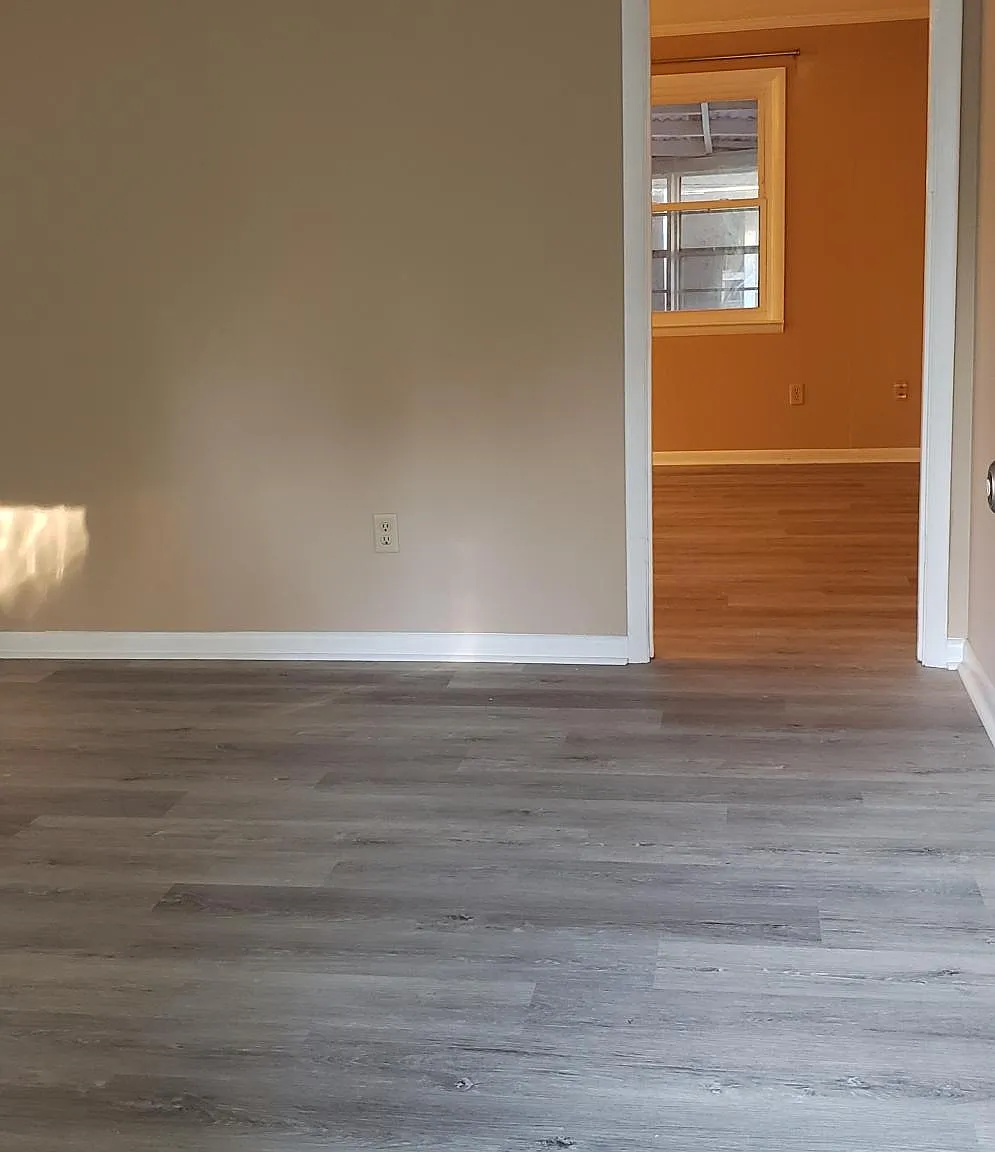 1908 Linnhurst Dr — Photo 2