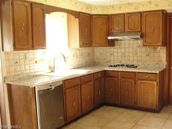 4th image of 1428 Laurel Dr