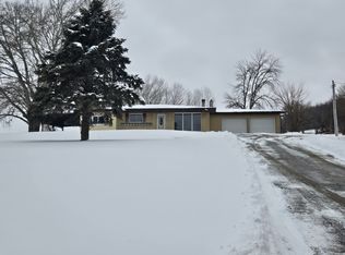 8873 Elmwood Dr, Dubuque, IA 52003