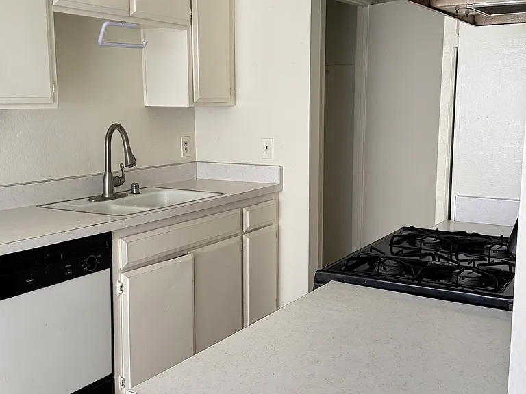 16941 Green Ln #8 — Photo 8