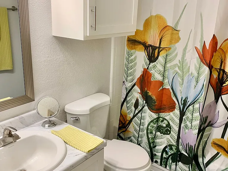 Quail Hollow Apartments — Photo 17