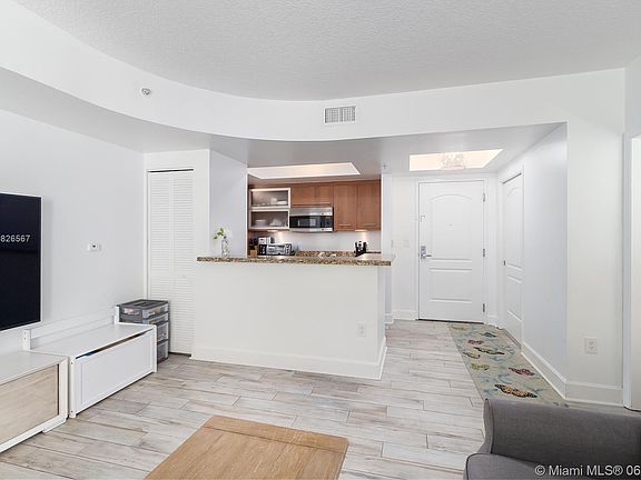 5th image of 110 Washington Ave APT 1520