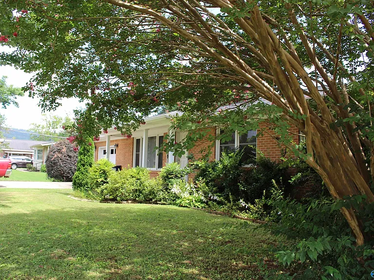 1302 Philpot Ave NE — Photo 7