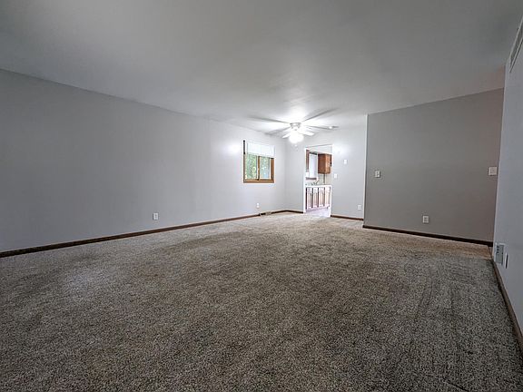4th image of 1529 Pebblewood Dr