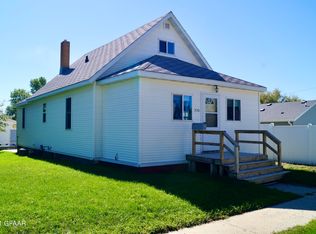 706 1st St NE, Devils Lake, ND 58301