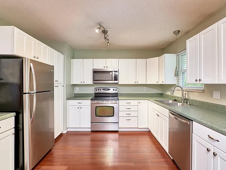 6001 La Chateau Ct — Photo 8