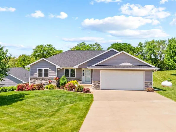 3151 E View Circle Dr, Riverside, IA 52327
