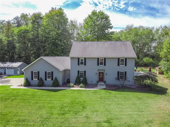 374 E Crestview Dr, Transfer, PA 16154