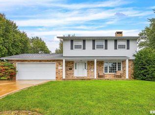 1010 Knollcrest Dr, Washington, IL 61571