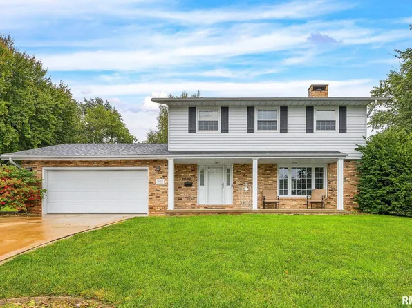 1010 Knollcrest Dr, Washington, IL 61571