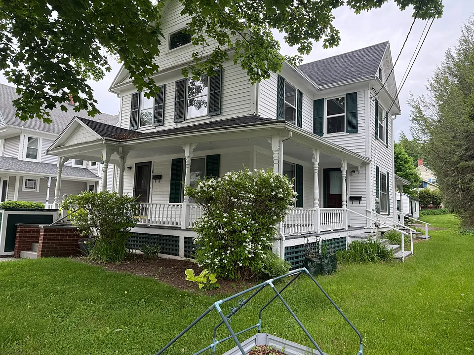 44 Russell St #B