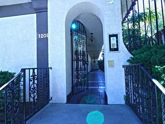 3rd image of 1209 Larrabee St APT 1