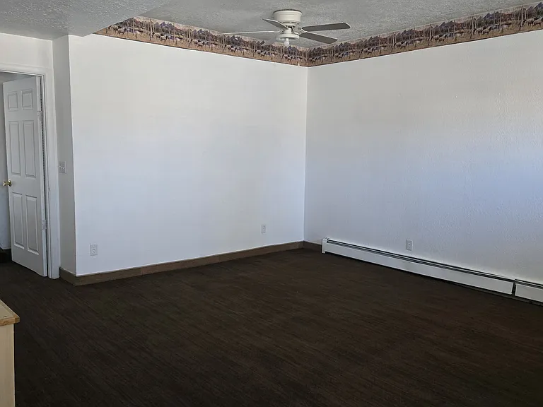 627 W Victory Way — Photo 10