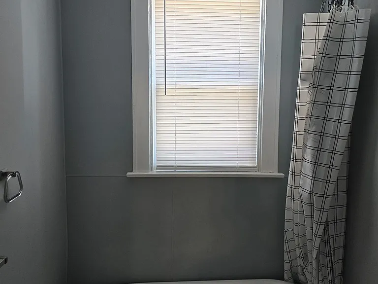 4370 Saint Lawrence Ave — Photo 16