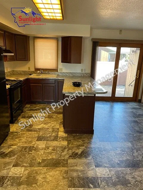 3 bed, 2.0 bath, 1968 sqft, $1,795 — Photo 2