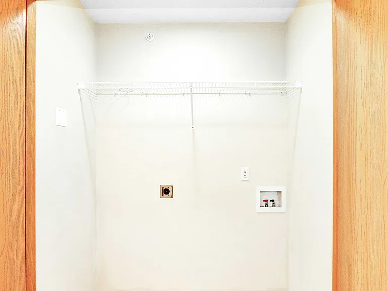 Golden Pond Apartments — Photo 23